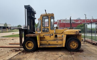 1979 Caterpillar 330 Forklift